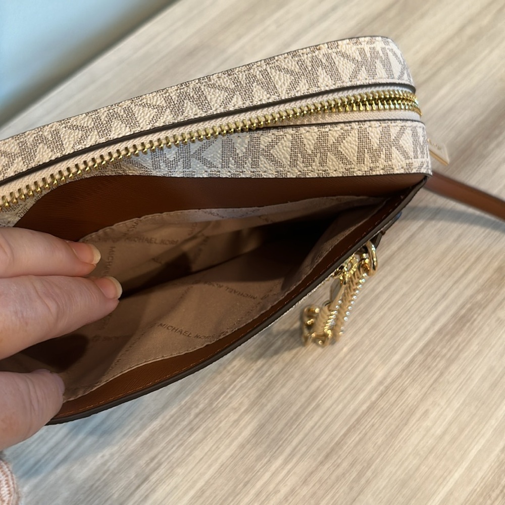 Michael by Michael Kors Jet Set Logo Crossbody Bag – Camera Style - Picture 6 of 8